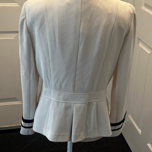 Command Attention with Military Chic: Plaza South Women's Jacket, Size 10 - Picture 7 of 12